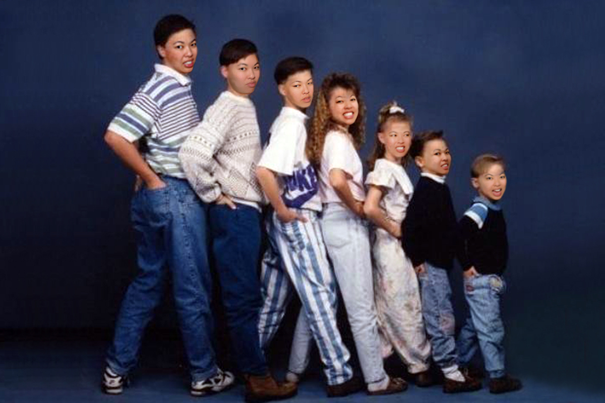 Фотосессия в стиле 90-х семейная